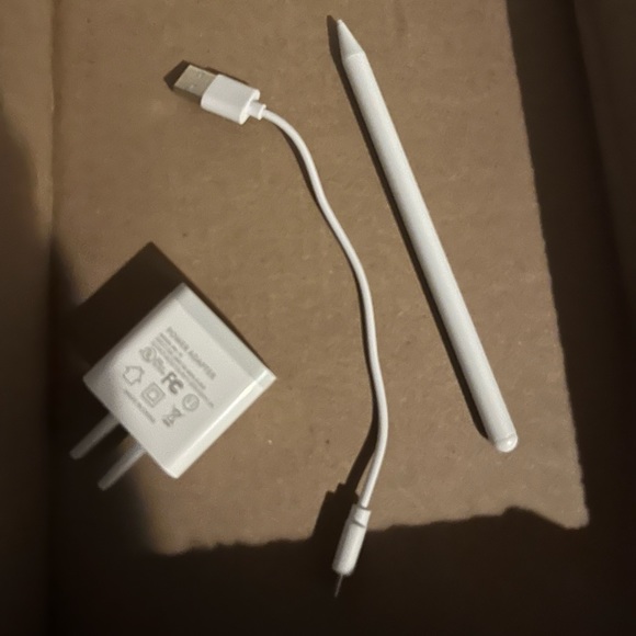 Apple | ipad 8th Generation like new - Picture 4 of 5
